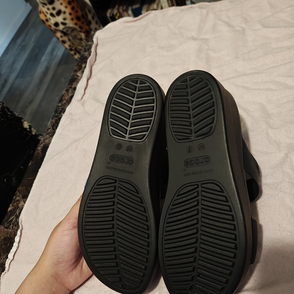 Crocs Brooklyn Black Women's Platform Sandals - Picture 7 of 8